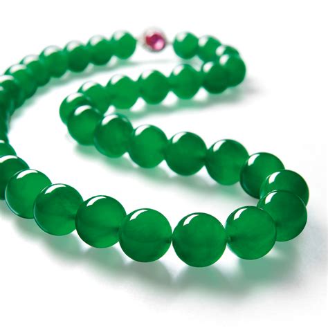 AN EXTRAORDINARY 'IMPERIAL JADE' JADEITE BEAD, RUBY AND DIAMOND NECKLACE 超凡極品「帝王玉」天然翡翠珠 配 紅寶石 及 ...