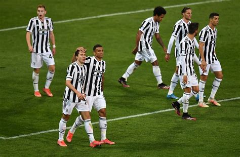 Juventus squad enters isolation as youngster tests positive for COVID-19