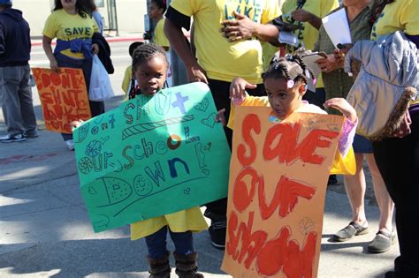 Students and parents seek to stop school closure - Oakland North