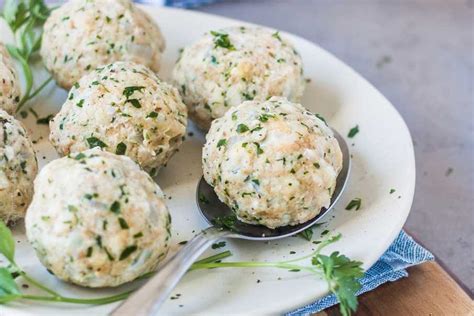 German Bread Dumplings (Semmelknödel Classic Recipe)