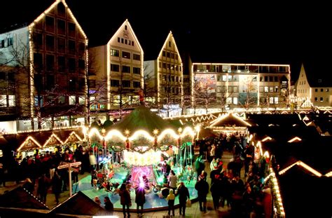 Visiting Christmas in the Garden in Silverton Oregon - Thrifty NW Family