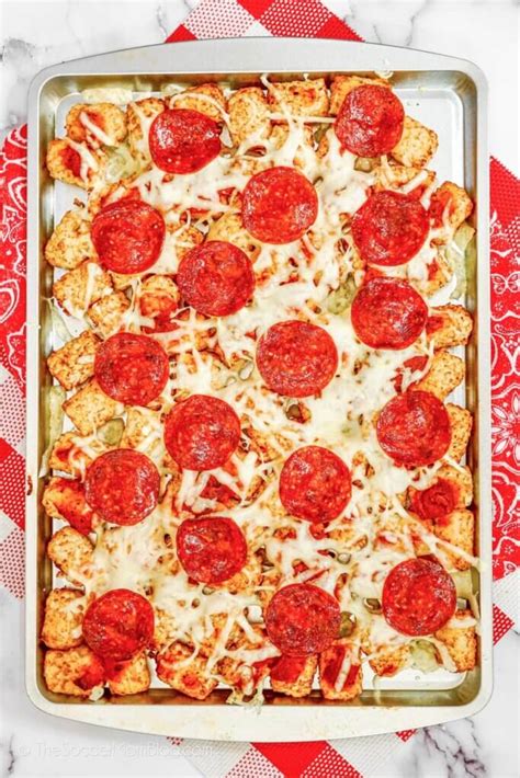 Tater Tot Pizza (Only 4 Ingredients) - The Soccer Mom Blog