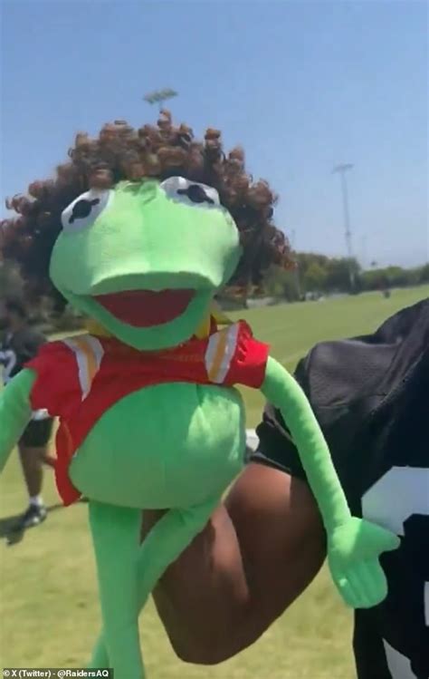 Raiders Taunt Patrick Mahomes with Kermit the Frog Doll at Training Camp – Chiefs QB’s Trainer ...