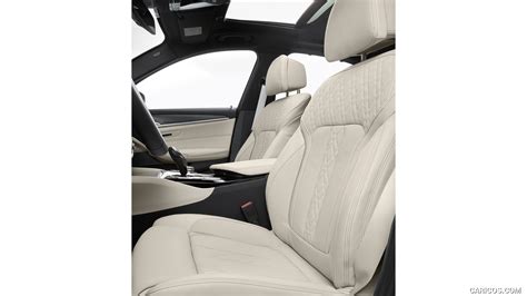 2021 BMW 530e xDrive Plug-In Hybrid | Interior, Seats