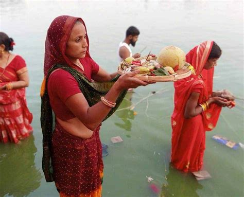 Chhath Puja 2019 Day 4: Usha Arghya Puja Completed | New Spotlight Magazine