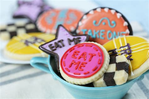 Alice in Wonderland 'Eat Me' Cookies | Rosanna Pansino