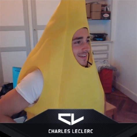 F1 - Charles Leclerc dresses as a banana to play Fortnite