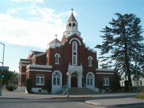 File:The Holy Trinity Armenian Apostolic Church in Fresno, California.jpg - Wikipedia, the free ...