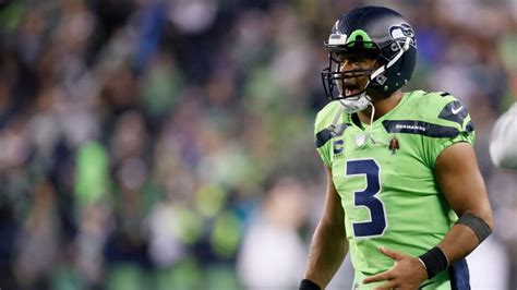 Russell Wilson Injury Update: Seahawks QB to see specialist for finger