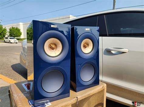 Kef R3 Meta bookshelf speakers indigo blue R3META Photo #4481025 ...