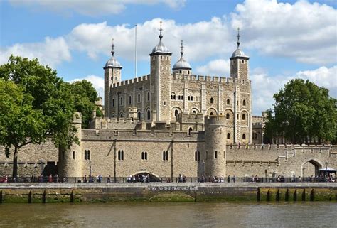 20 Quirky History Facts About London | urbanest