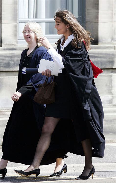 New graduate Kate Middleton, the girlfriend of Prince William, wears ...