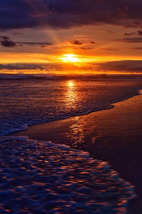 Beach-side Costa Rican sunset putting on a show [OC] [3868x5795] : r/EarthPorn