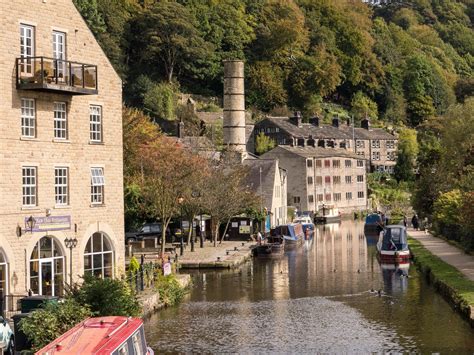 √ Huddersfield Canal Map