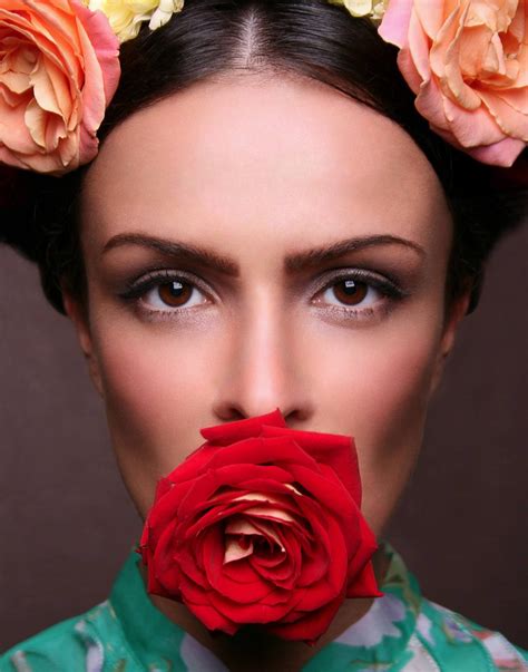 Frida Kahlo Couture Fashion, Fashion Beauty, Hijab Fashion, Portrait Photography, Fashion ...