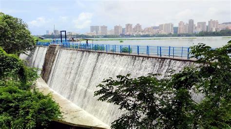 Powai Lake overflows as Mumbai gets heavy rainfall | City - Times of India Videos