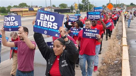 Nearly 13,000 UAW Workers Start Historic Strike Against Detroit Three