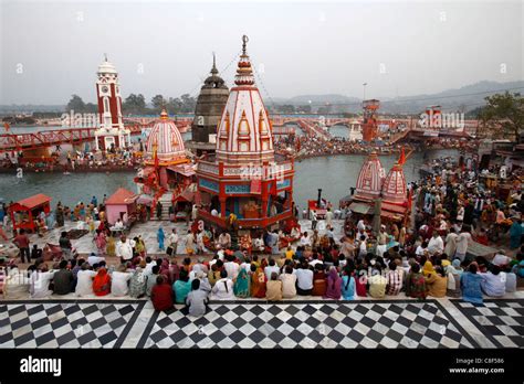 Har-ki-Pauri ghat in the evening during the Kumbh Mela, Haridwar ...