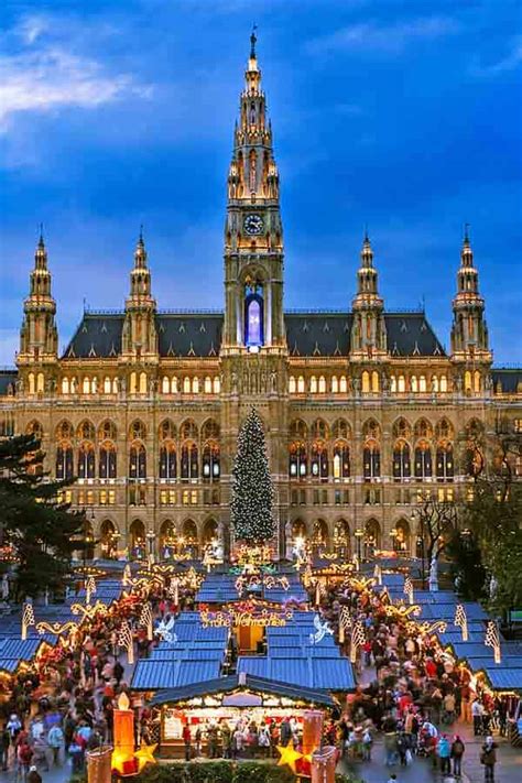 7 best & biggest Christmas Markets in Europe (open in 2022)