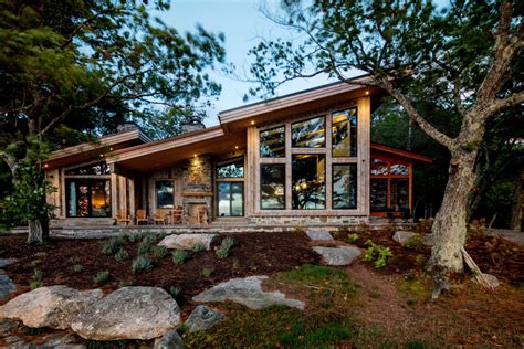 Home + Cottage Build Inspiration & Portfolio | Modern lake house, Lake ...