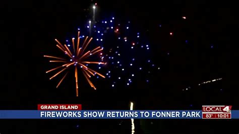 Fonner Park hosts fireworks show - YouTube