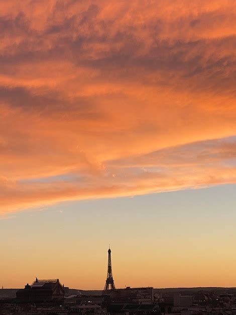 Premium Photo | Paris skyline