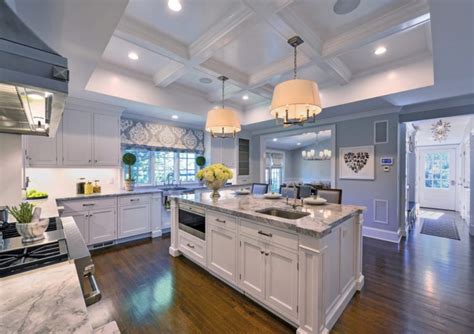 20 Beautiful Kitchens With High Ceilings