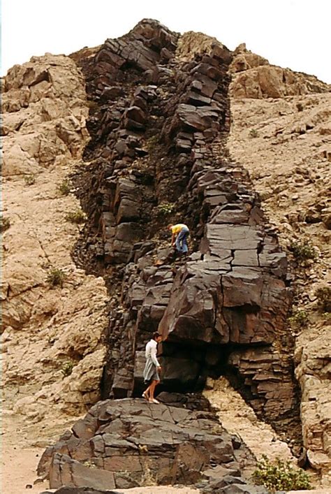 Black Basalt intrusion People Around The World, Around The Worlds, Geology Rocks, Reality Of ...