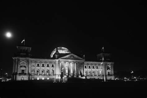 Berlin bei Nacht - Bundestag II SW Foto & Bild | deutschland, europe ...