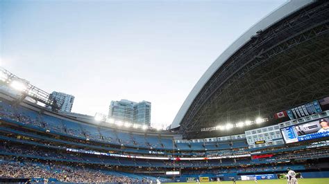 Roof closed at Rogers Centre for Game 2 | Toronto Blue Jays