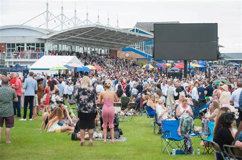 91 MORE fabulous pictures from Ladies Day at Leicester Racecourse - Leicestershire Live