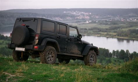 Guide for Replacing Your Jeep's Soft Top With a Hardtop – TopLift Pros