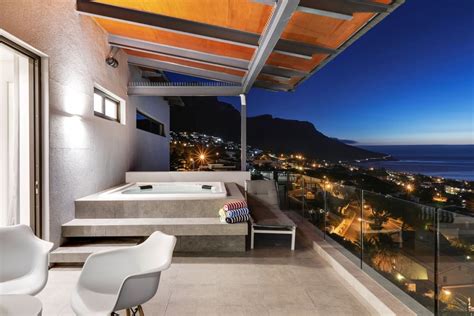 Skyline Views - Balcony with jacuzzi - Nox Rentals Cape Town holiday ...