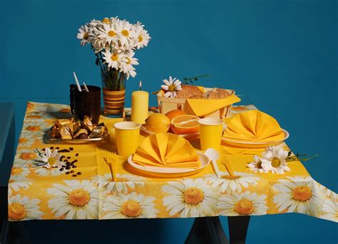 Floral tablecloths - DecorLinen.com.