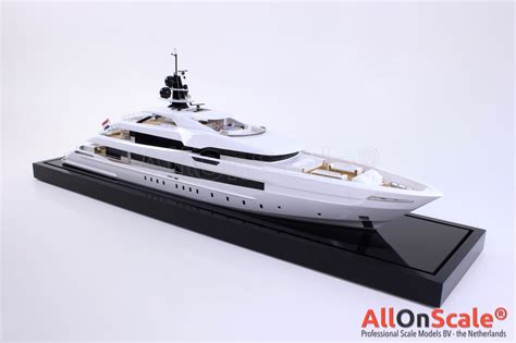 Heesen Yacht 1:50 | Professional Scale Models BV