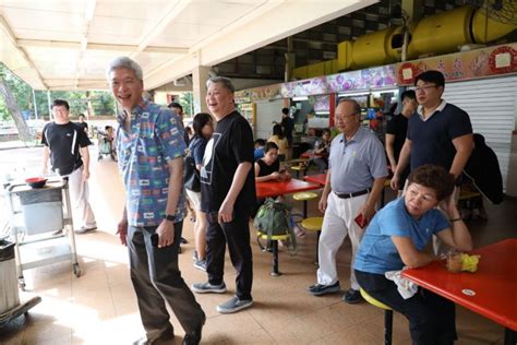 Tan Cheng Bock has breakfast with Lee Hsien Yang at West Coast hawker ...