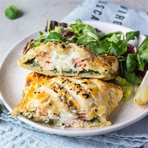 Salmon, Spinach and Ricotta Parcels in 2021 | Salmon recipes, Cooking with fresh herbs, Puff ...