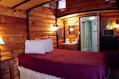 Red Caboose Motel & Restaurant | Cabooses | Caboose, 4 bunk beds, Motel