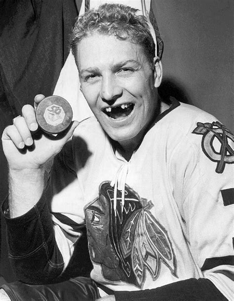 The Chicago Blackhawks’ Bobby Hull flashes a toothless smile in the ...