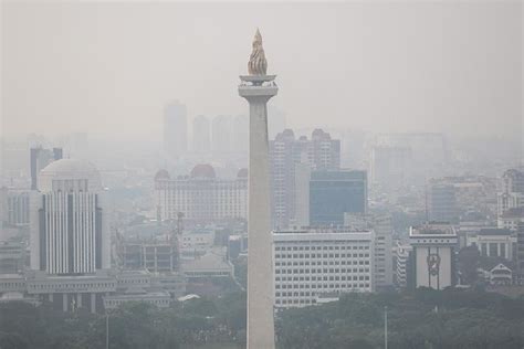 Government urges Jakarta's residents to wear masks and work from home as air pollution worsens ...