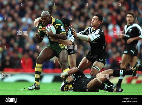 WENDELL SAILOR IN ACTION AUSTRALIA V NEW ZEALAND RUGBY LEAGUE WORLD CUP FINAL OLD TRAFFORD ...