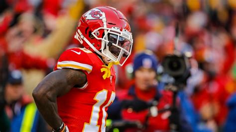 Super Bowl 55 Prop Picks: 3 Tyreek Hill Overs to Bet in Chiefs vs. Bucs