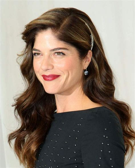 Selma Blair at the Hammer Museum's 2017 Gala in the Garden. | Celebrity makeup, Red carpet ...