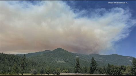 Rapidly-growing wildfire in Lane County prompts evacuations | kgw.com