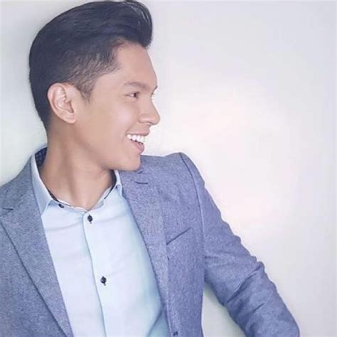 Carlo Aquino's Steamy Photos Go Viral On Social Media, Netizens React