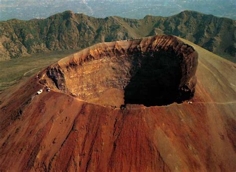 Mount Vesuvius: Italian Candidate for "7 Wonders of the Natural World" | ITALY Magazine