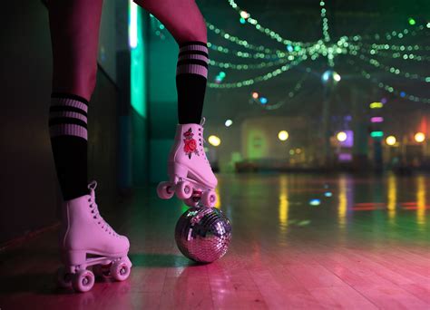 Roller Skating Rink Near me| Indoor Roller Skating for adults & kids in ...