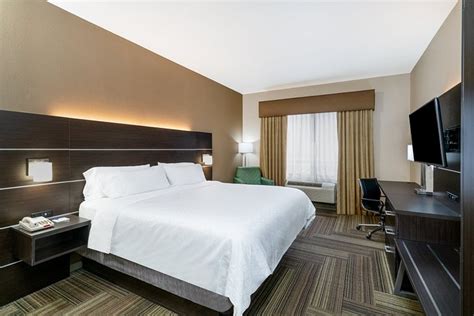 HOLIDAY INN EXPRESS & SUITES ASHLAND, AN IHG HOTEL $112 ($̶1̶2̶6̶) - Prices & Reviews - KY