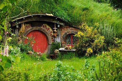 Real-Life Hobbit Homes in New Zealand : 7 pics