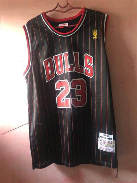 Chicago Bulls Jersey 23 Jordan, Men's Fashion, Activewear on Carousell